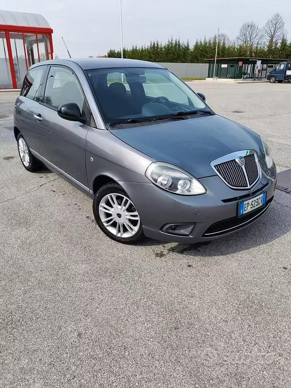 Usata Lancia Ypsilon 69 CV (50 kW) 2012 Grigio Utilitaria