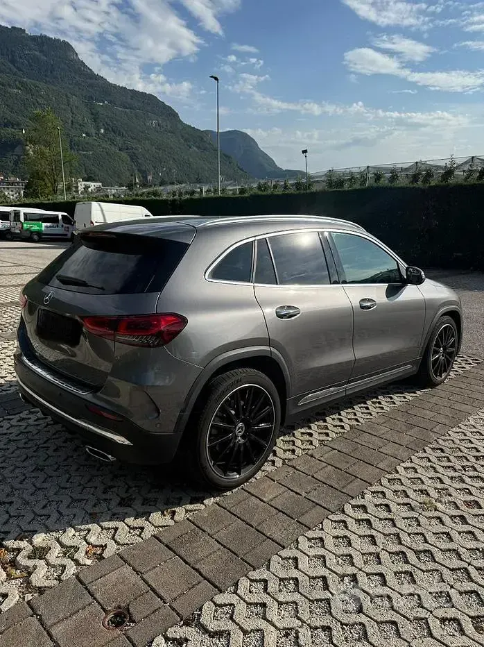 Usata Mercedes GLA220 AMG line 190 CV (139 kW) 2022 Grigio SUV