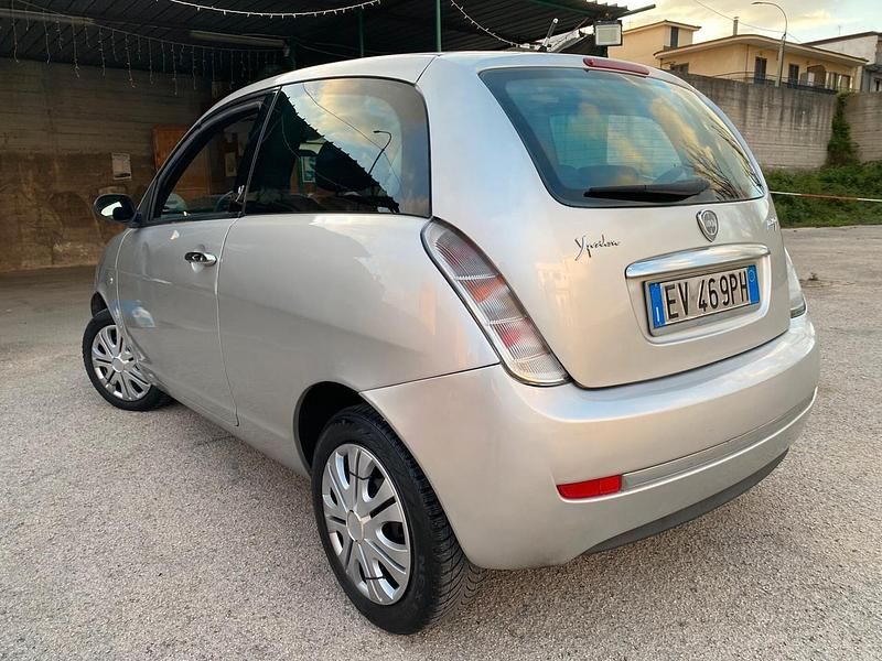 Usata Lancia Ypsilon 75 CV (55 kW) 2009 Argento Utilitaria