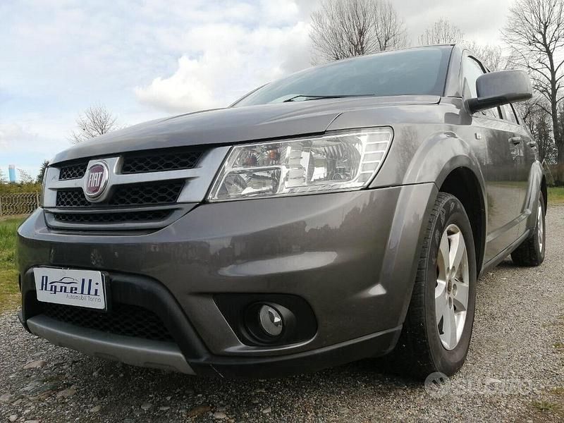 Usata Fiat Freemont Lounge 140 CV (102 kW) 2011 Grigio SUV