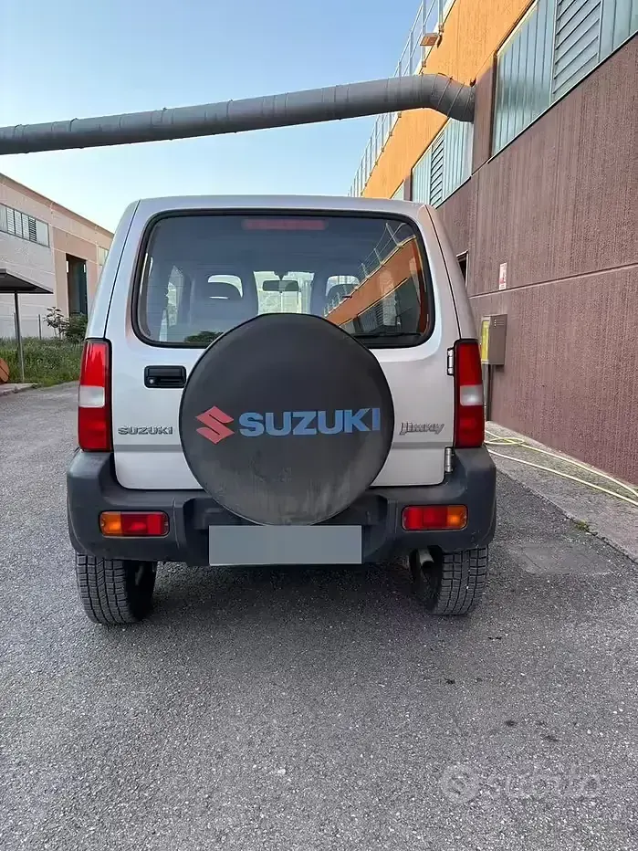 Usata Suzuki Jimny 85 CV (62 kW) 2005 Grigio SUV