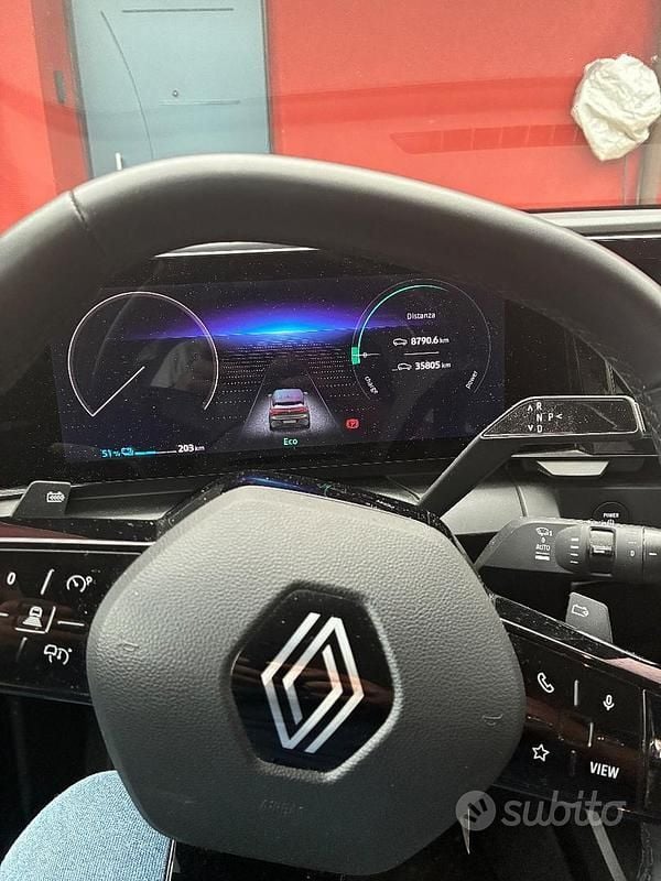 Grigio Usata 2024 Renault Megane E-Tech Berlina | 30.000 € (Molto cara) - Immagine 1/4