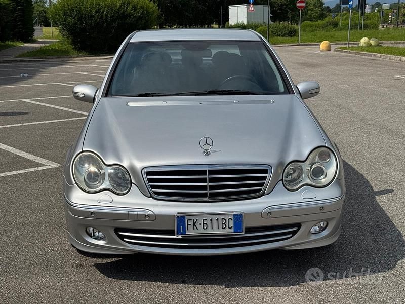 Usata Mercedes C270 Avantgarde 170 CV (125 kW) 2004 Giallo Berlina
