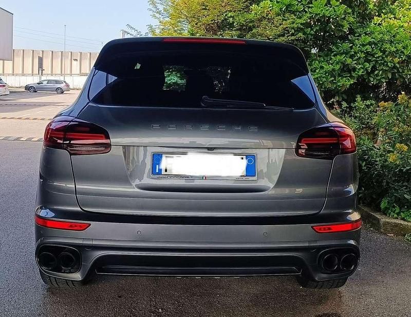 Usata Porsche Cayenne 250 CV (183 kW) 2016 Grigio SUV