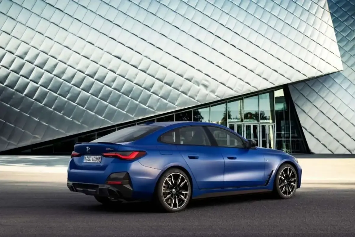 Usata BMW i4 M Sport 105 kW (143 CV) 2024 Argento Berlina