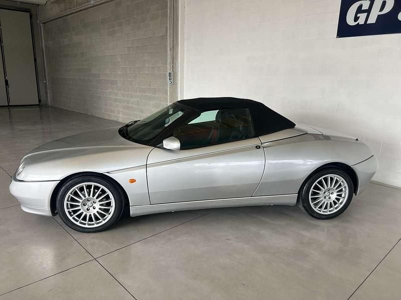 Usata Alfa Romeo Spider 144 CV (105 kW) 2000 Argento Cabrio