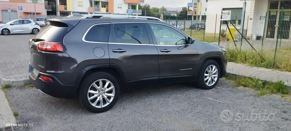 Usado Jeep Cherokee 140 CV (102 kW) 2014 Gris SUV