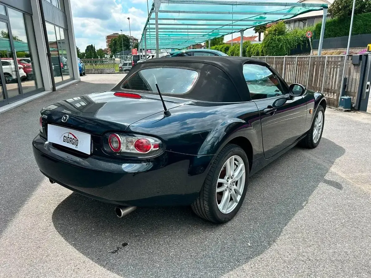 Usata Mazda MX5 126 CV (92 kW) 2006 Nero Cabrio
