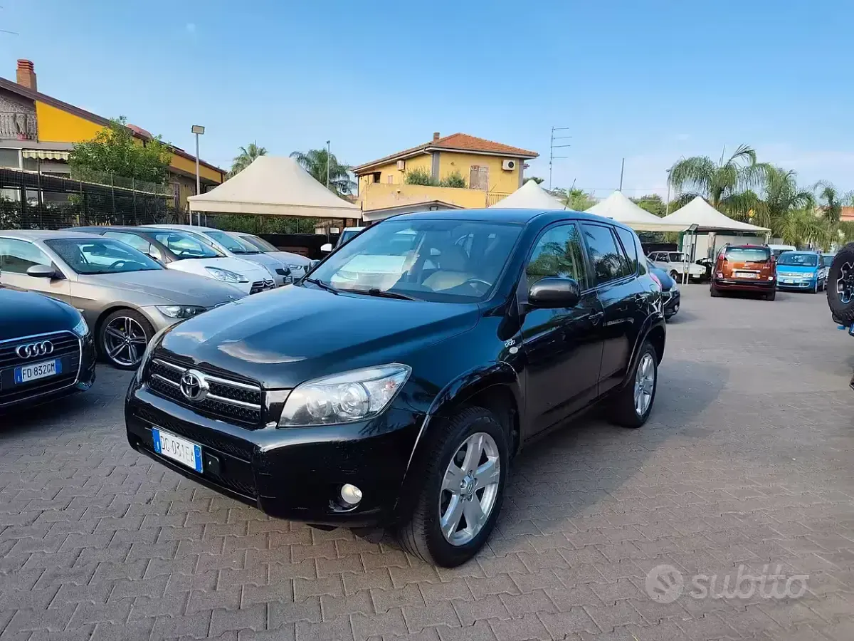 Usata Toyota RAV4 Luxury 136 CV (100 kW) 2008 Nero SUV