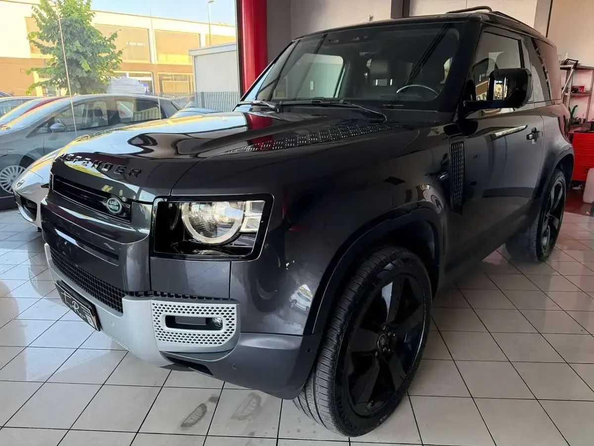 Usata Land Rover Defender SE Dynamic 249 CV (183 kW) 2022 Grigio SUV
