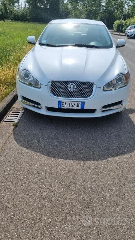 Bianco Usata 2010 Jaguar XF Luxury Tre volumi | 10.000 € (Buon prezzo) - Immagine 1/4