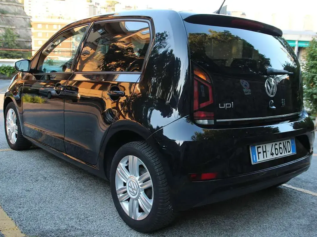 Usata VW up! high up! 75 CV (55 kW) 2017 Nero Utilitaria