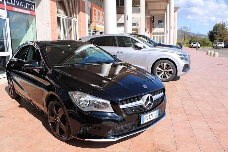 Usata Mercedes CLA200 Shooting Brake Business 136 CV (100 kW) 2018 Nero Station wagon