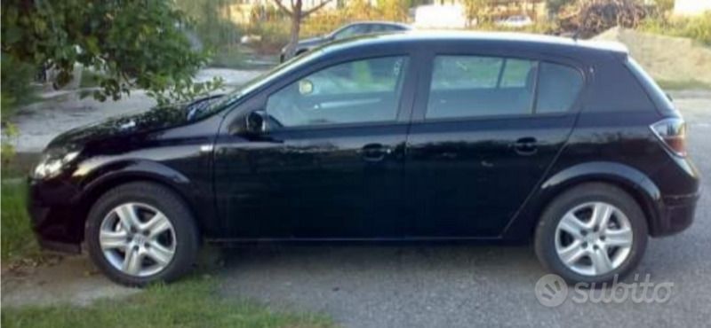 Usata Opel Astra 110 CV (80 kW) 2009 Nero Berlina