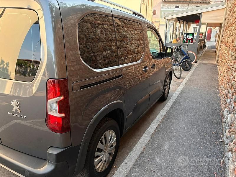 Usata Peugeot Rifter 131 CV (96 kW) 2020 Grigio Monovolume