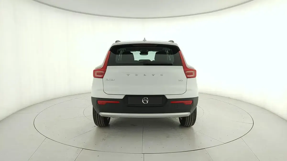 Nuova Volvo XC40 163 CV (119 kW) 2026 Bianco SUV