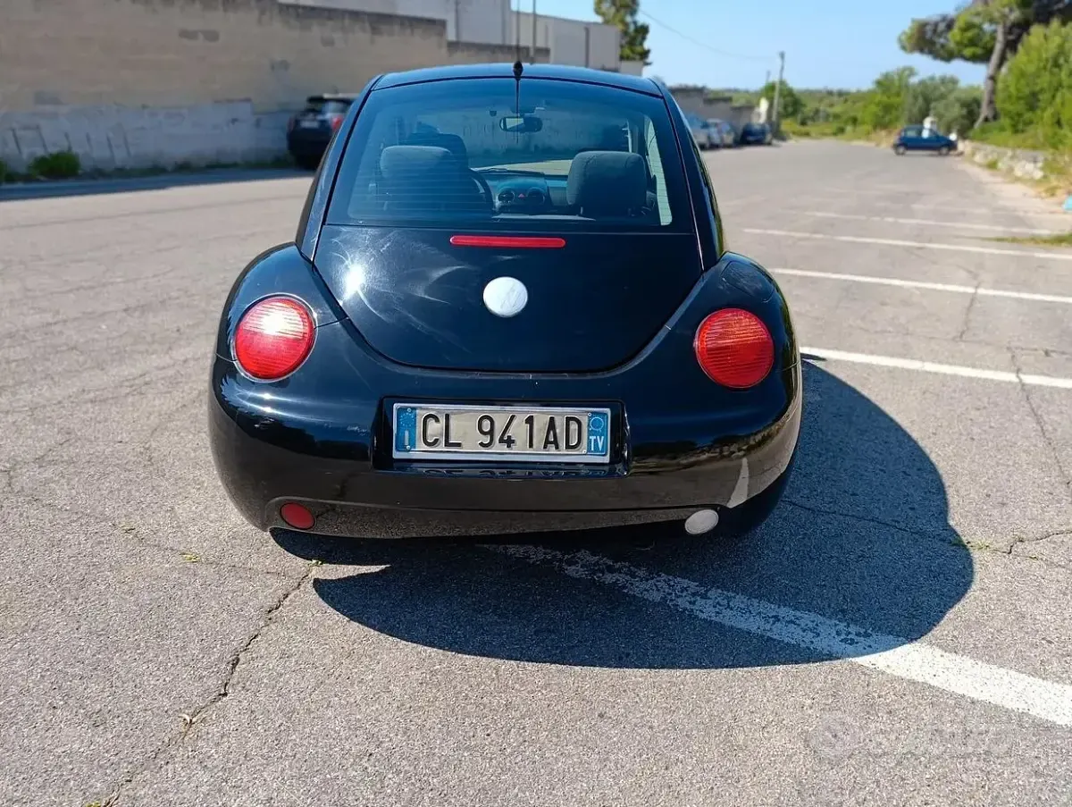 Usata VW New Beetle 101 CV (74 kW) 2004 Nero Utilitaria