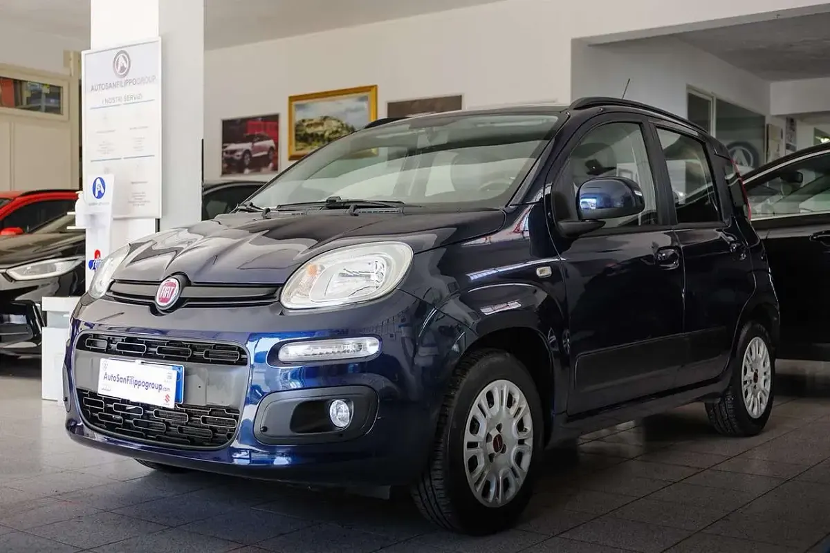 Usata Fiat Panda Lounge 69 CV (50 kW) 2017 Blu met. Utilitaria