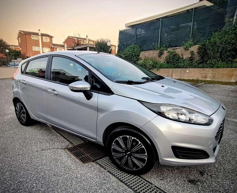 Usata Ford Fiesta Titanium 60 CV (44 kW) 2015 Argento Berlina
