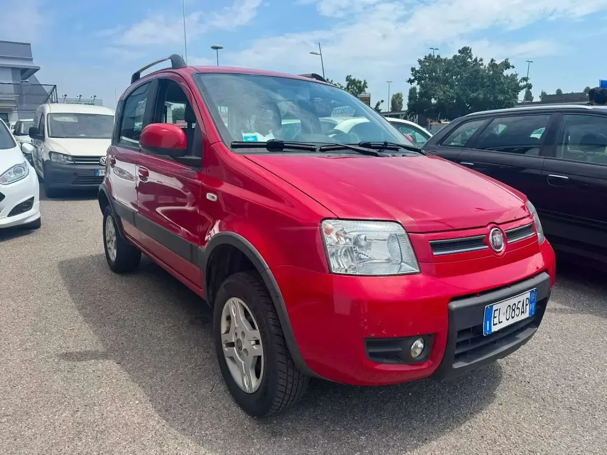 Usata Fiat Panda 4x4 Climbing 75 CV (55 kW) 2012 Rosso Utilitaria
