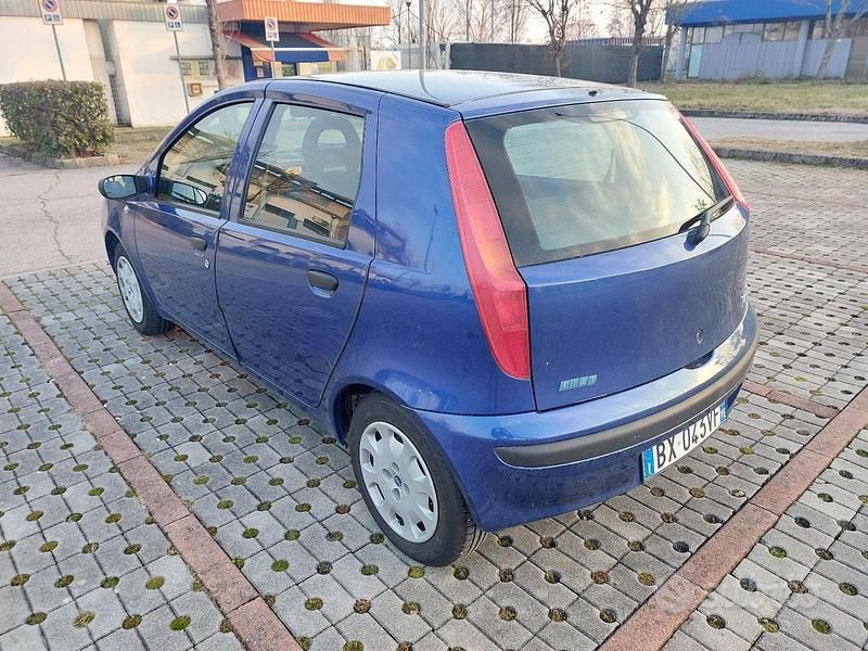 Usata Fiat Punto 80 CV (58 kW) 2001 Utilitaria