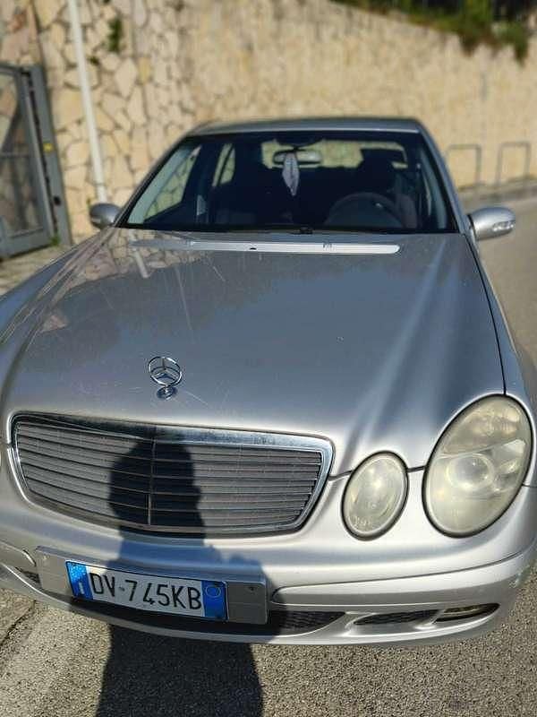 Usata Mercedes E220 Elegance 150 CV (110 kW) 2003 Grigio Berlina