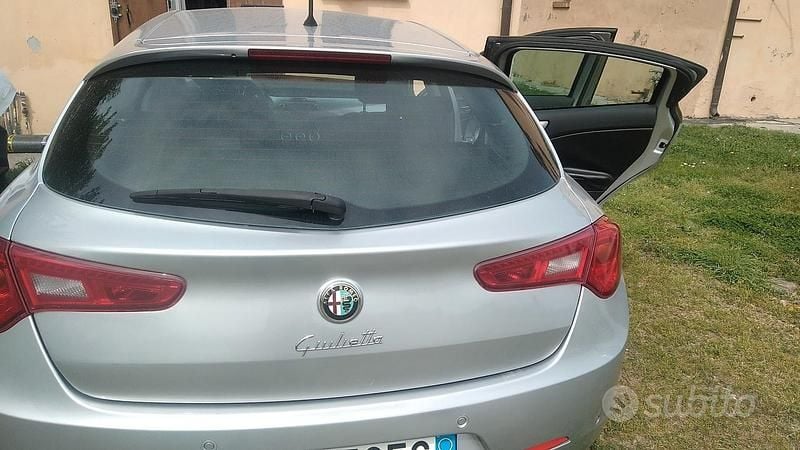 Usata Alfa Romeo Giulietta 170 CV (125 kW) 2011 Grigio Utilitaria