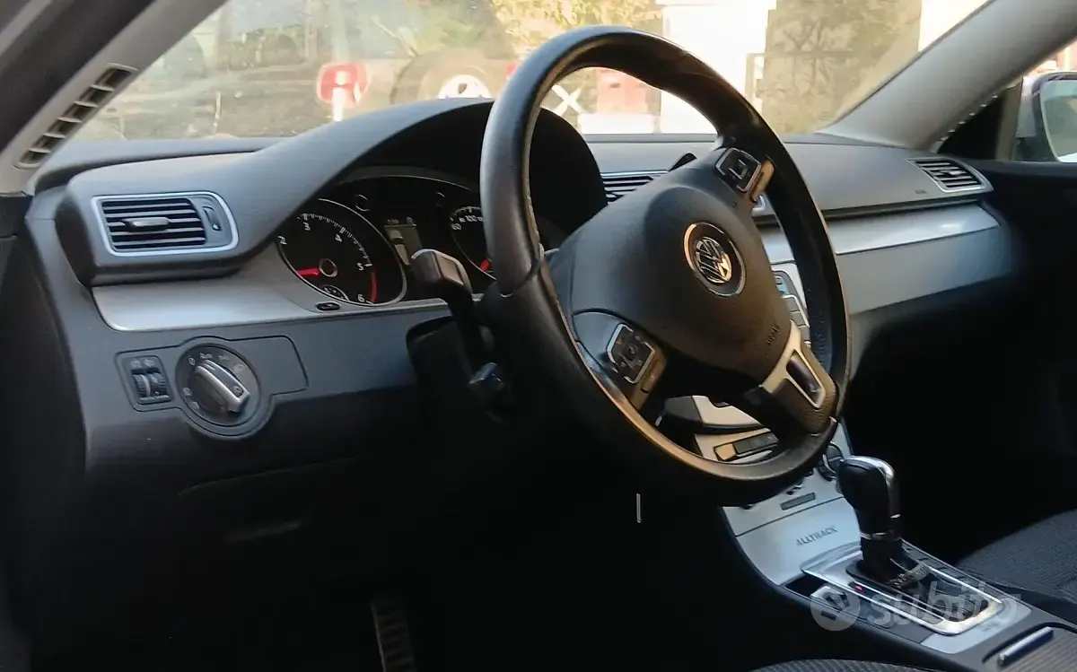 Usata VW Passat 177 CV (130 kW) 2012 Grigio Station wagon