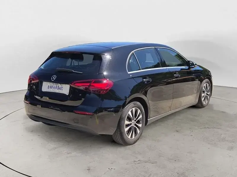 Usata Mercedes A180 Business 116 CV (85 kW) 2023 Nero Utilitaria