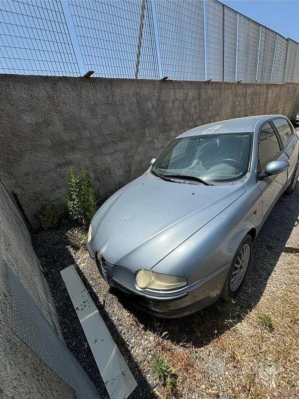 Usata 2003 Alfa Romeo 147 Due volumi | 500 € (Super prezzo) - Immagine 1/2