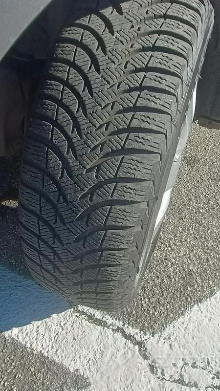 Grigio Usata 2011 Renault Clio III Station wagon | 1600 € (Ottimo prezzo) - Immagine 1/4