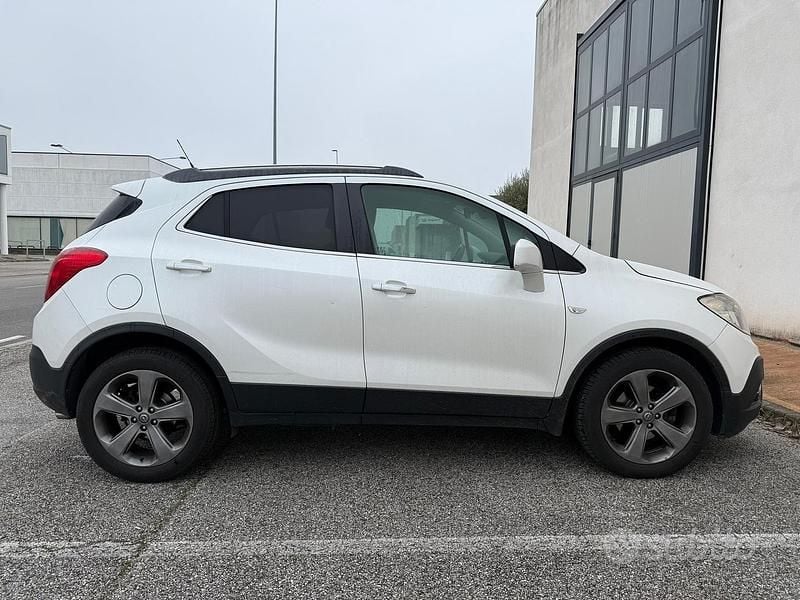 Usata Opel Mokka 130 CV (95 kW) 2013 Bianco SUV