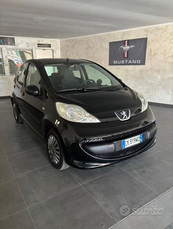 Nero Usata 2006 Peugeot 107 Due volumi | 2399 € (Ottimo prezzo) - Immagine 1/4