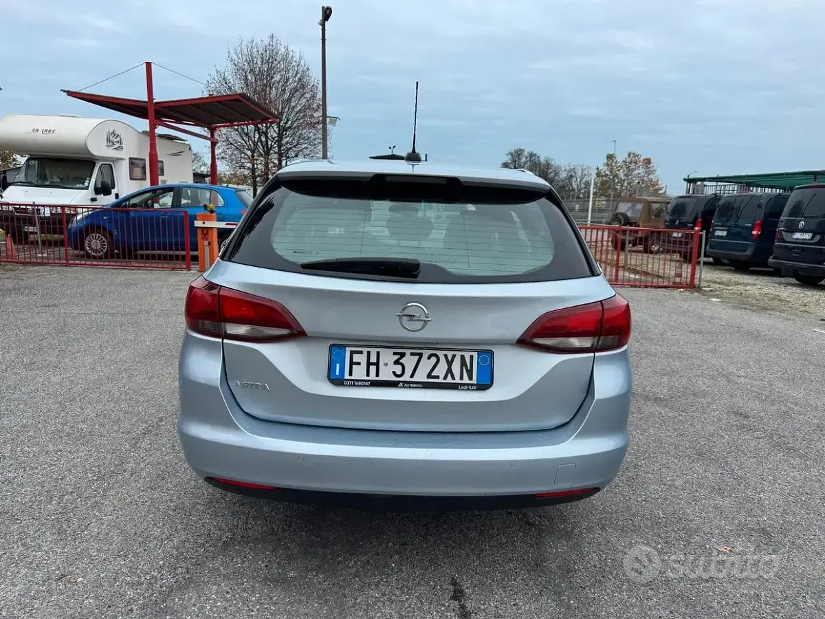 Usata Opel Astra Edition 131 CV (96 kW) 2018 Grigio Utilitaria