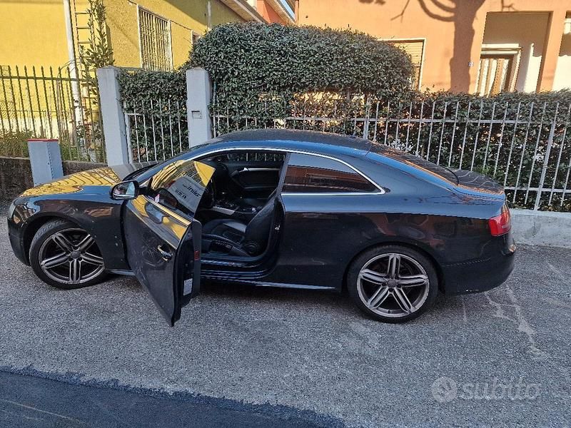 Begagnad Audi A5 S-Line 2011 Svart Sportkupé