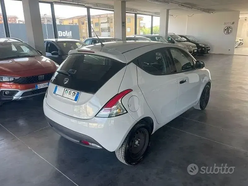 Usata Lancia Ypsilon 69 CV (50 kW) 2018 Grigio Utilitaria