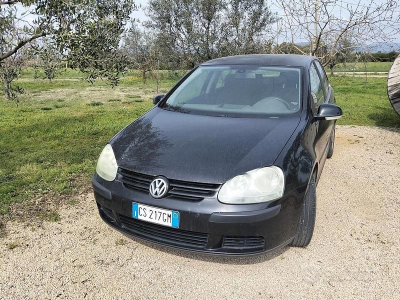 Usata VW Golf IV 105 CV (77 kW) 2004 Berlina