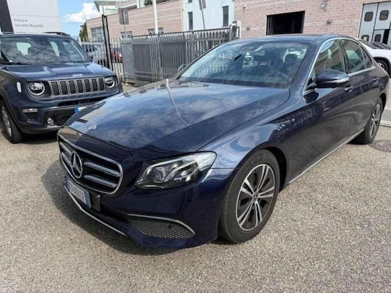 Usata Mercedes E200 160 CV (117 kW) 2019 Blu/azzurro Berlina