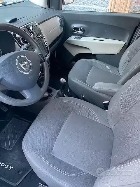 Usata Dacia Lodgy Lauréate 90 CV (66 kW) 2016 Bianco Monovolume