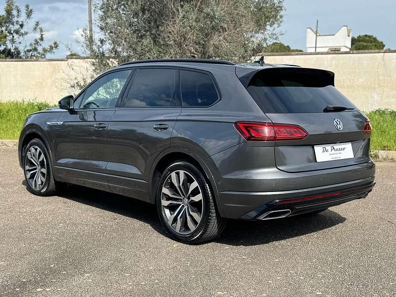 Usata VW Touareg R-line 231 CV (169 kW) 2018 Grigio SUV