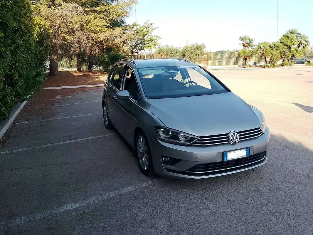 Usata VW Golf Sportsvan Executive 110 CV (80 kW) 2015 Argento Monovolume