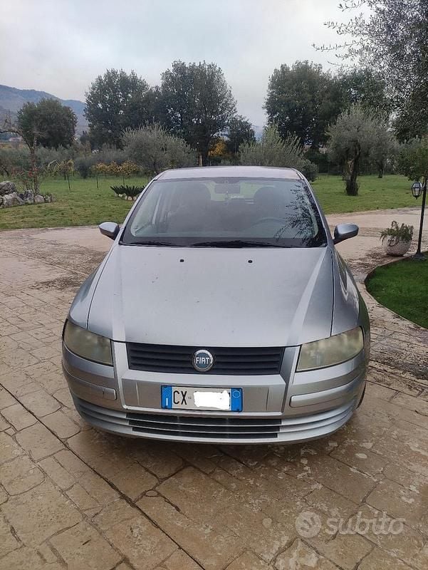 Usata 2005 Fiat Stilo Tre volumi | 2000 € (Buon prezzo) - Immagine 1/4
