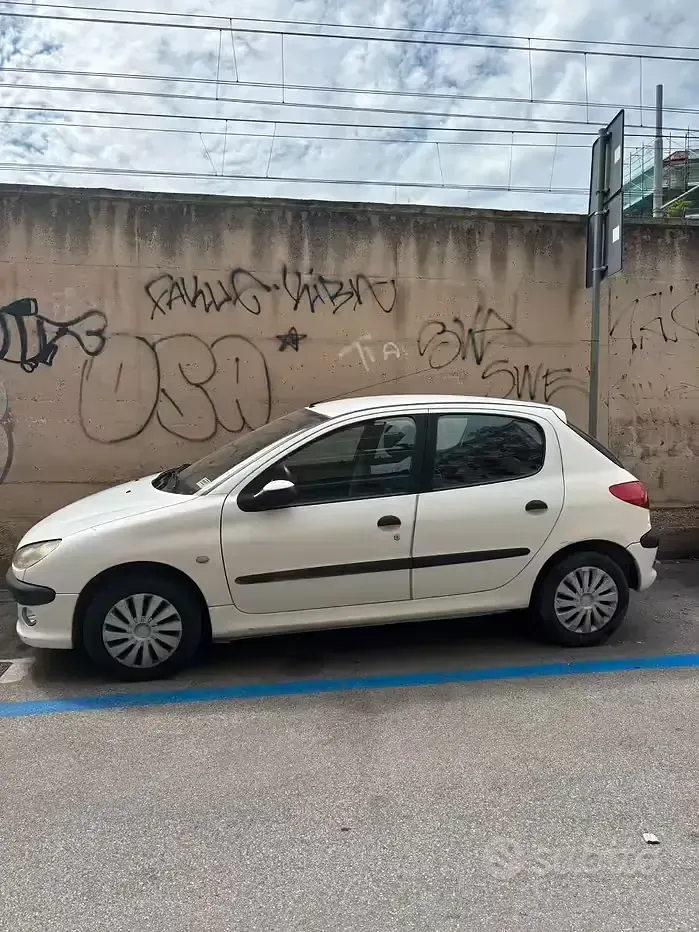 Usata Peugeot 206 75 CV (55 kW) 2002 Bianco Berlina