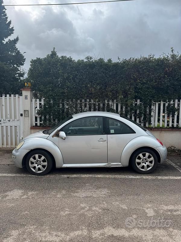 Usado VW New Beetle 102 CV (75 kW) 2005 Gris Utilitario