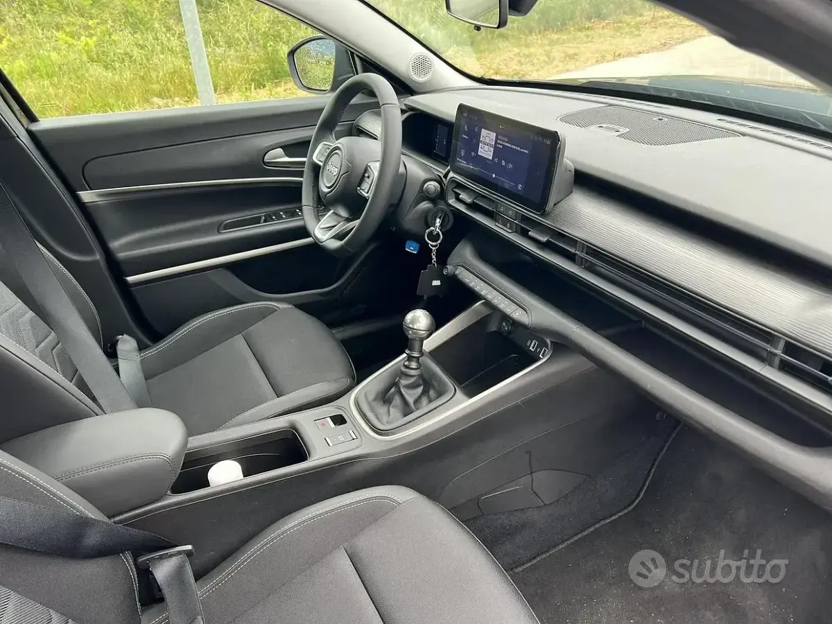 Usata Jeep Avenger Altitude 101 CV (74 kW) 2025 Nero SUV