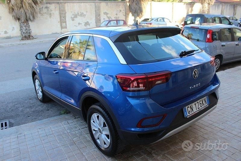 Usata VW T-Roc Life 110 CV (80 kW) 2022 Blu SUV