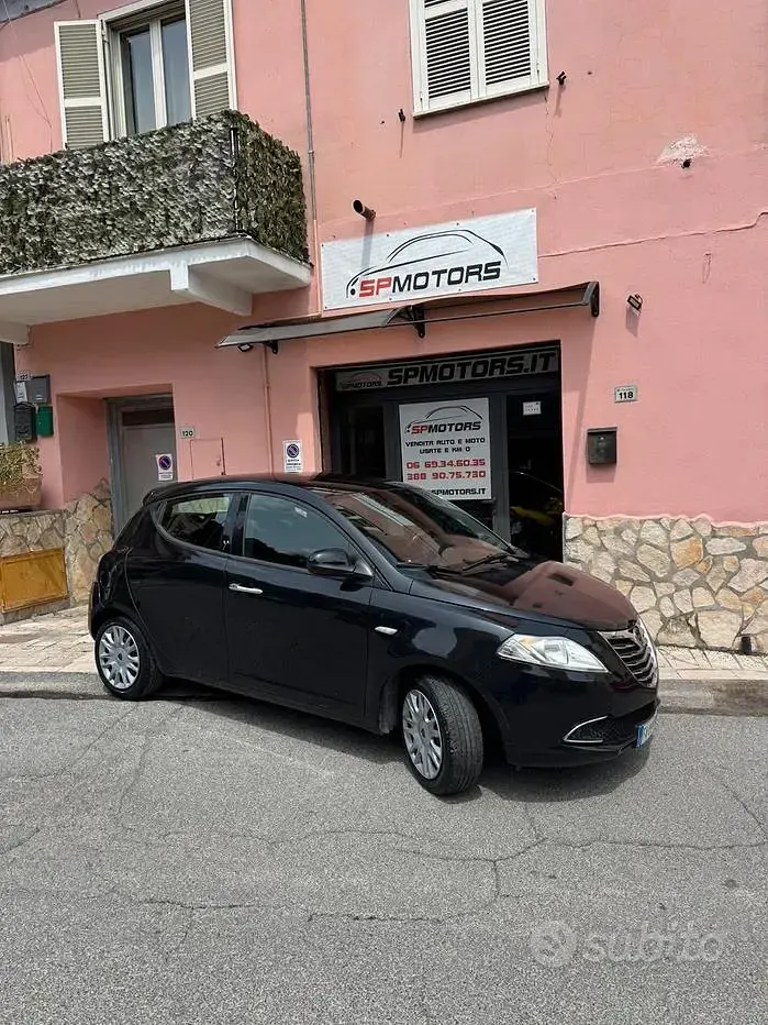 Usata Lancia Ypsilon Platinum 69 CV (50 kW) 2015 Nero Utilitaria