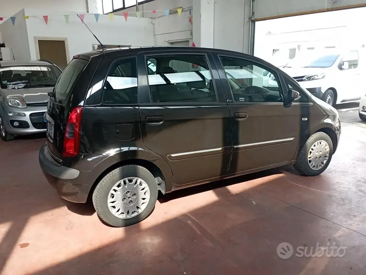 Usata Lancia Musa 77 CV (56 kW) 2007 Nero Monovolume