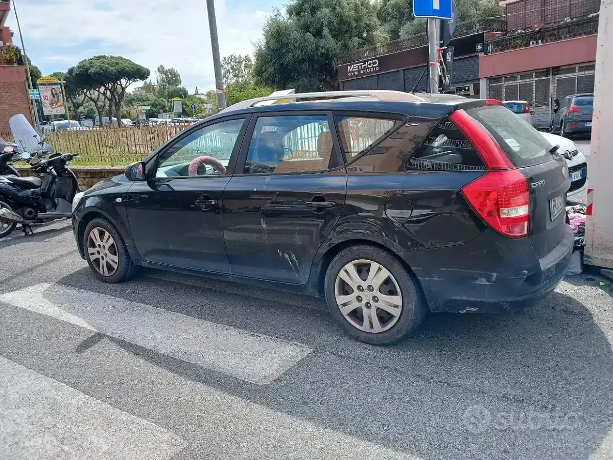 Usata Kia Ceed 109 CV (80 kW) 2013 Nero Utilitaria