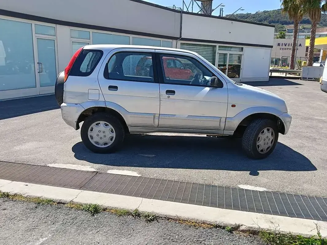 Usata Daihatsu Terios 86 CV (63 kW) 2000 Argento SUV